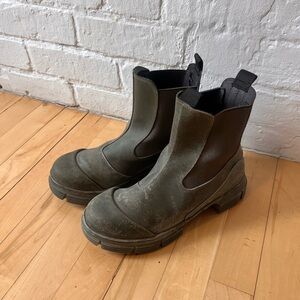 Ganni 
Recycled Rubber Low-Top Chelsea Boots | Khaki